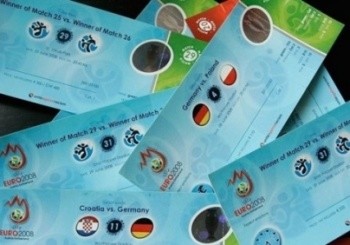 УЕФА занялся перепродажей невыкупленных билетов на ЕВРО-2012