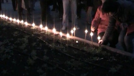 В Донецке зажгли свечи в память о погибших в Одессе