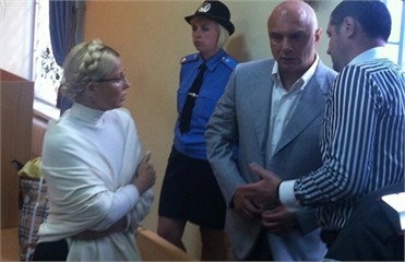 Адвокат: У Тимошенко тревожные симптомы неизвестной болезни