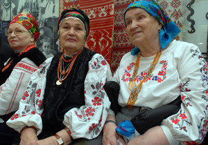 Украинцев призвали надеть вышиванки