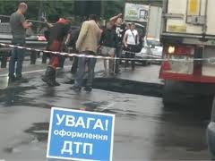 В Полтавской области подростки за рулем легковушки врезались в многоэтажку