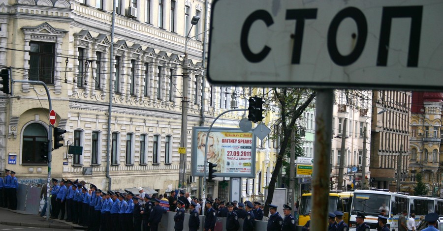 Транспортный коллапс в Киеве: В центр не пустили даже Патриарха Владимира