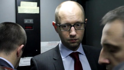 Арсений Яценюк устроил пресс-конференцию... в лифте! 