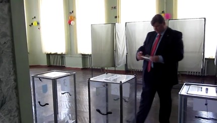 Губернатор Харьковщины Балута проголосовал в гидрометеотехникуме 