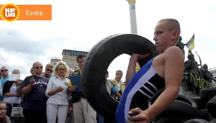 13-летний мальчик поставил рекорд, подняв шину 100 раз