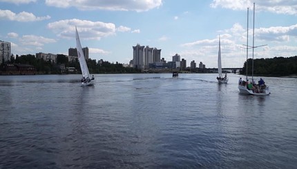 В Киеве прошли гонки на скоростных яхтах 