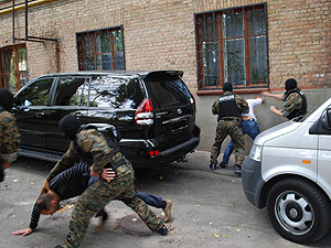 Украденные за рубежом джипы воры перегоняли в Украину, глуша сигналы GPS