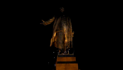В Харькове свалили самый большой в Украине памятник Ленину