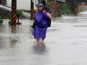 Власти Японии готовят к эвакуации более миллиона человек из-за приближения тайфуна 