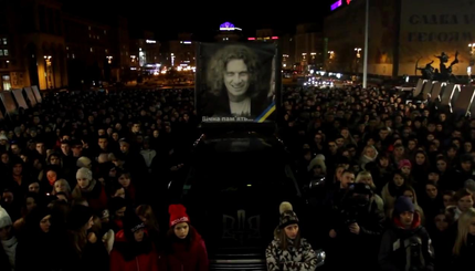 В Киеве на Майдане народ собрался почтить память Кузьмы