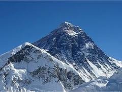 В Непале разбился самолет с иностранными туристами: людей везли на Эверест