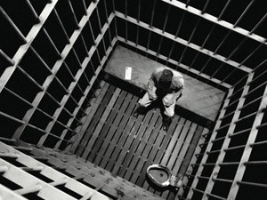 Госчиновник содержал тюрьму для секс-рабынь