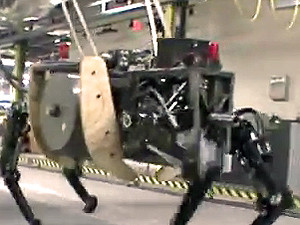 Инженеры создали робота-собаку, который с легкостью переносит тяжелые грузы по любой местности