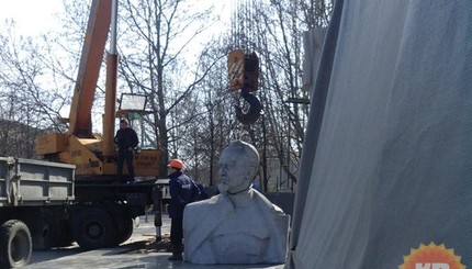 В Запорожье начали снос памятника Дзержинского