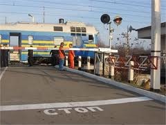 В Полтавской области поезд сбил машину на переезде: пострадали 3 человека