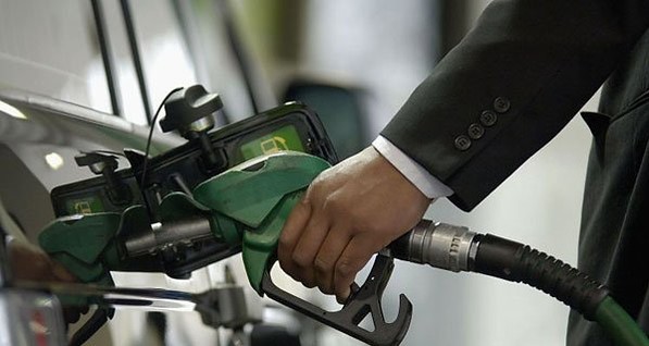 Цены на бензин поползли вниз
