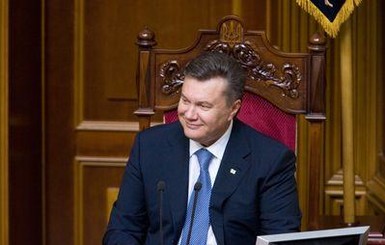 Янукович не собирается давить на Раду из-за 