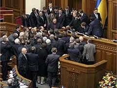 Бютовцы заблокировали Раду: депутаты требуют роспуска парламента