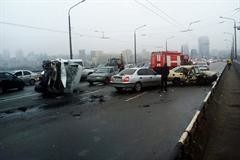 Авария в Днепропетровске: Маршрутка перевернулась, зацепив 3 авто и троллейбус