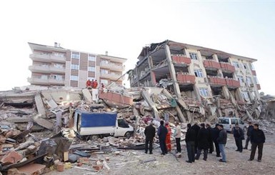 Жертвами землетрясения в Турции стали уже 432 человека