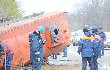 Страшная авария в России: бензовоз врезался в автобус с детьми, есть погибшие