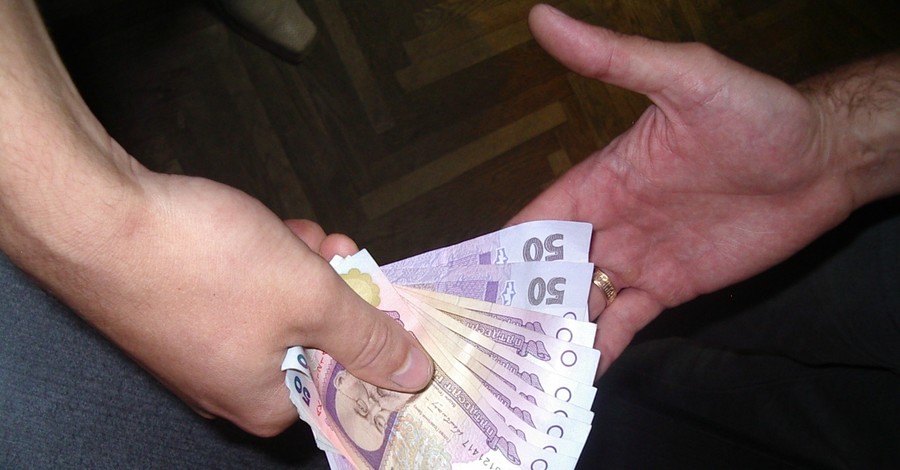 Сколько денег недоплачивают украинцам