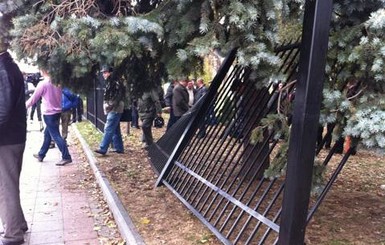 МВД: чернобыльцы забором покалечили 