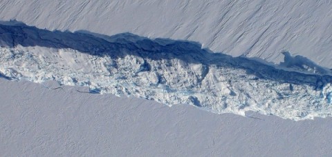 От Антарктиды отвалился айсберг размером с Нью-Йорк 