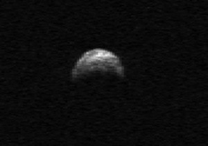 Астероид размером с авианосец подбирается все ближе к Земле