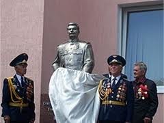 Запорожский мэр проверит законность памятника Сталину