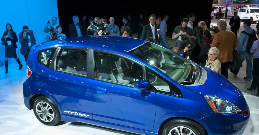  Honda представляет серийную версию чисто электрического авто Fit EV