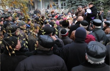 Во Львове чернобыльцы ненадолго взяли штурмом здание Пенсионного фонда