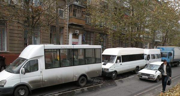 В Николаеве грузовик потолкался с тремя маршрутками