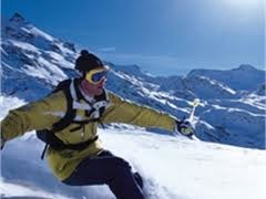 На горнолыжных курортах кризис: популярные трассы в Альпах простаивают без снега