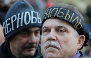 В Донецке чернобыльцы с гробом заблокировали центр города