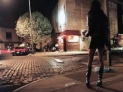 В Париже собираются запрещать... проституток