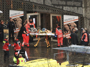 В результате атаки на автобусную остановку в бельгийском Льеже ранены 64 человека 