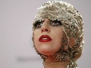 Причина эпатажности леди Гага… двери или, вернее, их отсутствие