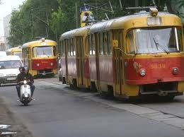 В Харькове трамвай переехал сразу двух пешеходов