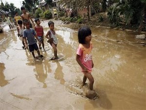 Число жертв тропического шторма на Филиппинах достигло 436 человек