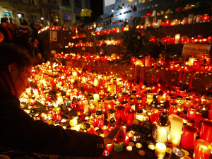 В Праге почтить память Вацлава Гавела пришли тысячи людей