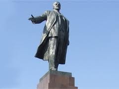 В Черкассах суд постановил вернуть демонтированный памятник Ленину