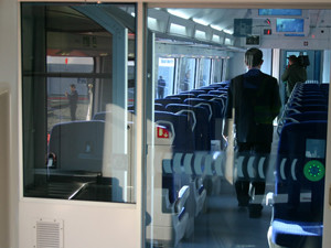 Корейцы передали Украине первый европоезд 