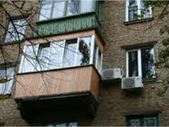 В Виннице трое подростков выпали из балкона
