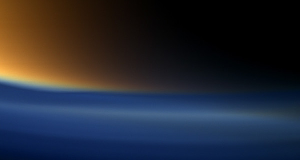 Астрономы обнаружили вмятину в атмосфере Титана