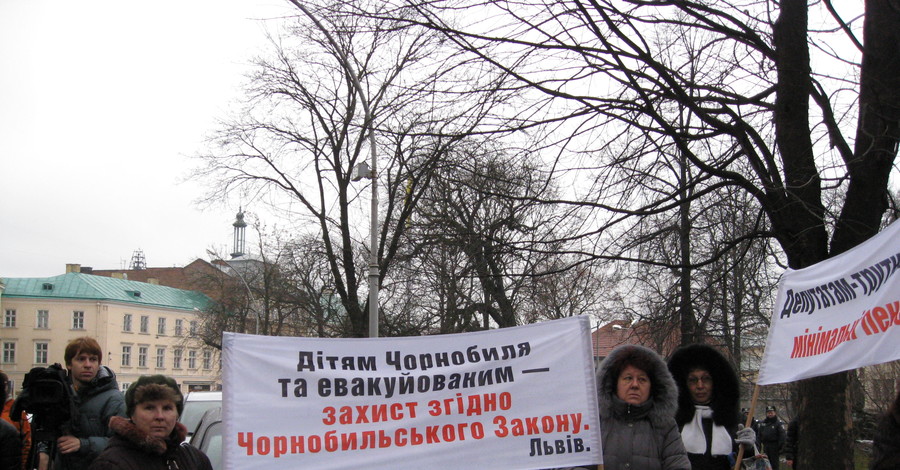 Львовские чернобыльцы возобновили акцию протеста 