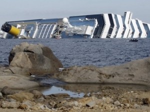 Число жертв крушения круизного лайнера возросло до шести человек