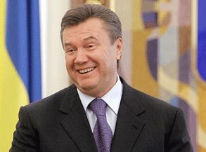 Янукович сломал забор