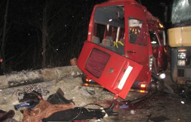Жуткая авария в Ровно: 9 человек погибли в микроавтобусе, возвращаясь от святого источника