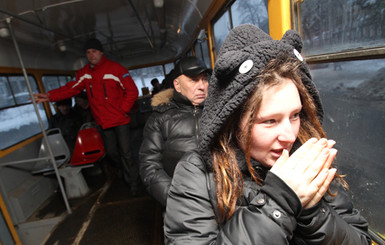 Морозы в Киеве: Даже в подъезде только +8, а в трамвае +3 